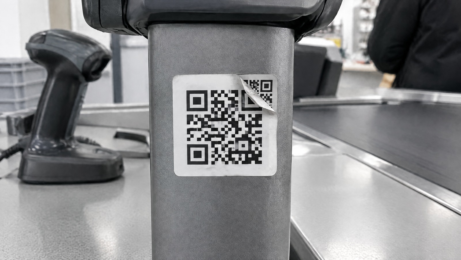 Мошенники клеят поддельные QR-коды поверх настоящих у касс и на терминалах